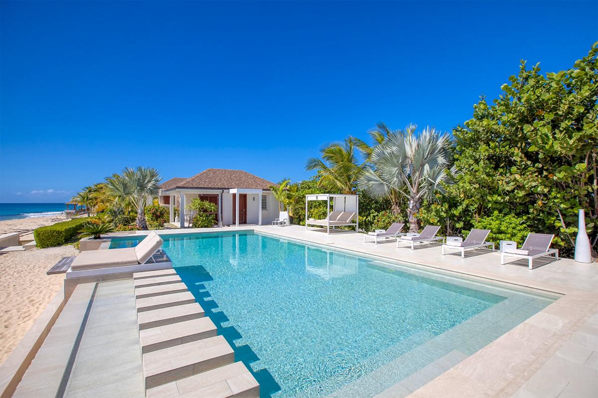 Luxury Beach Front Villa rental - Swimming pool